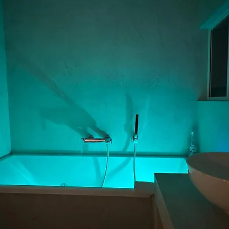 Loveroom Muse Old Town Jacuzzi Vieille